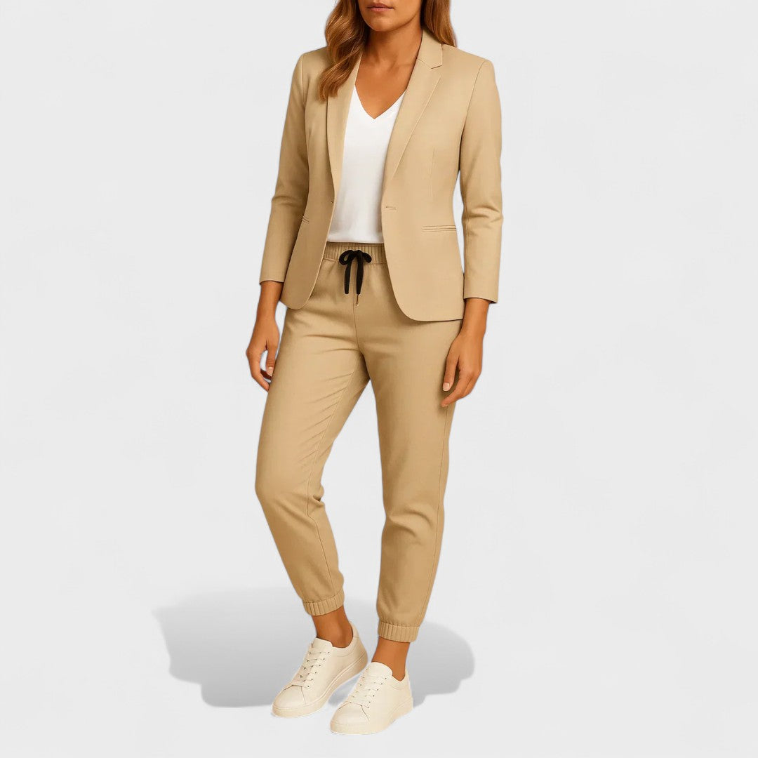 Gabriela - Elegantna odjevna kombinacija s jaknom i hlačama 