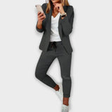 Cristiana - Conjunto elegante e confortável.