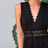 Ninfea | Bezrukávové midi šaty v boho stylu s krajkovými detaily